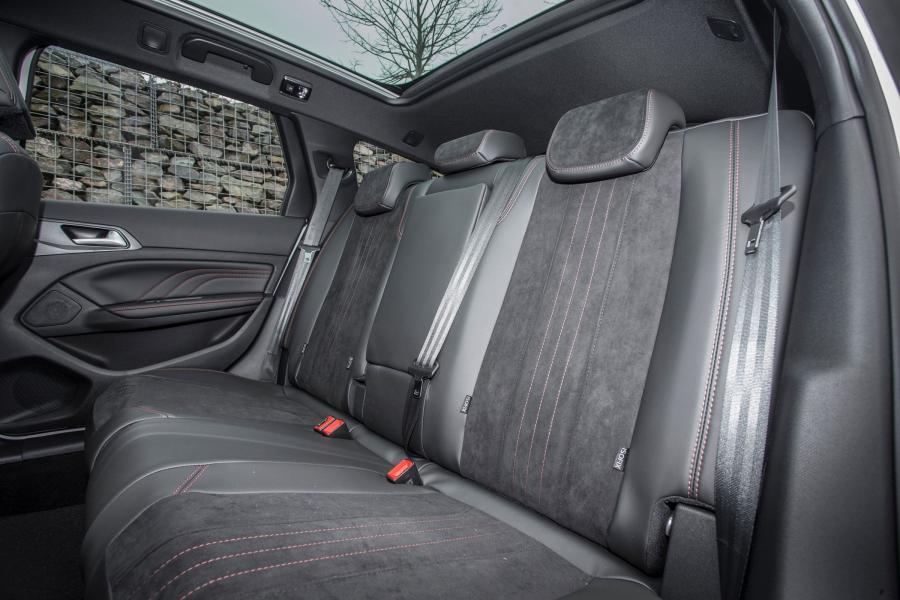  Peugeot 308 GT Line SW 2015 года  (UK) (фото 7 из 10)